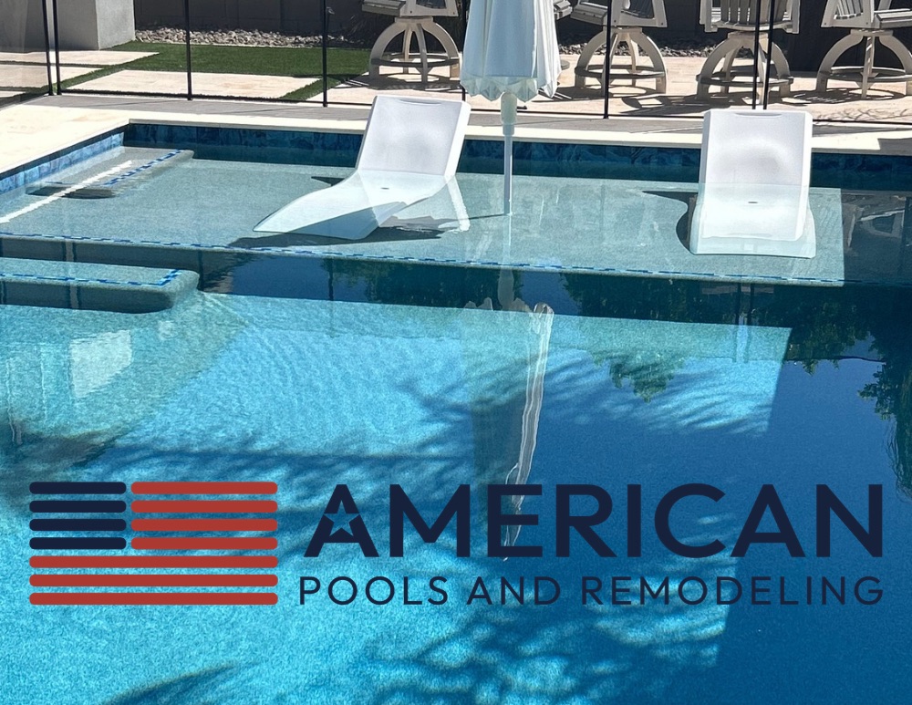 Baja shelf with in-pool lounge chairs and umbrella in an Arizona swimming pool